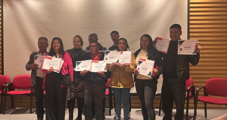 El evento, realizado en la Cámara de Comercio de Bogotá sede Kennedy, certificó a los beneficiarios en habilidades empresariales, administrativas y de marketing.